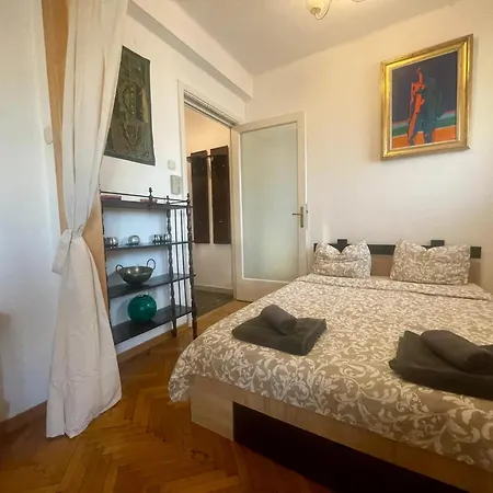 Ateneu Palace Apartment